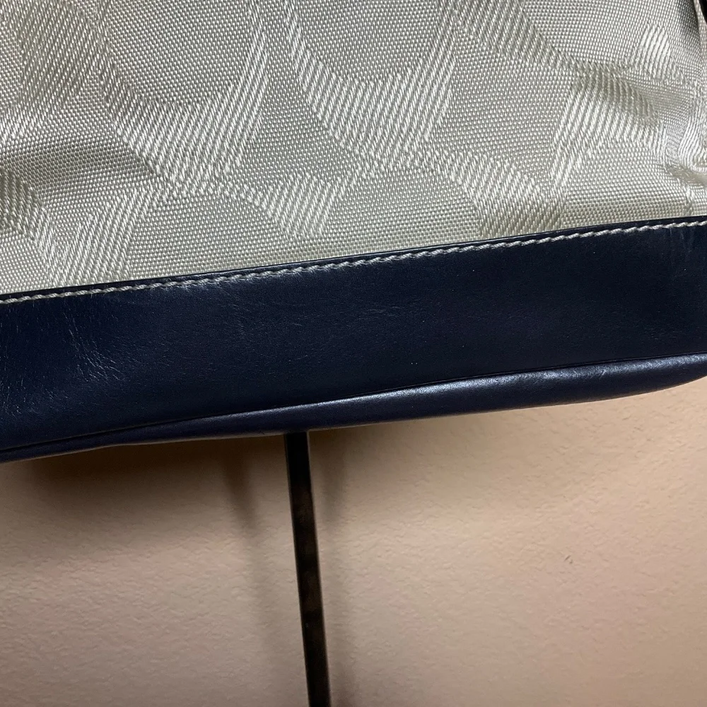 Coach Signature Hampton Cargo Pocket 10894 Navy Trim Double Turnlock Bag - Picture 11 of 13